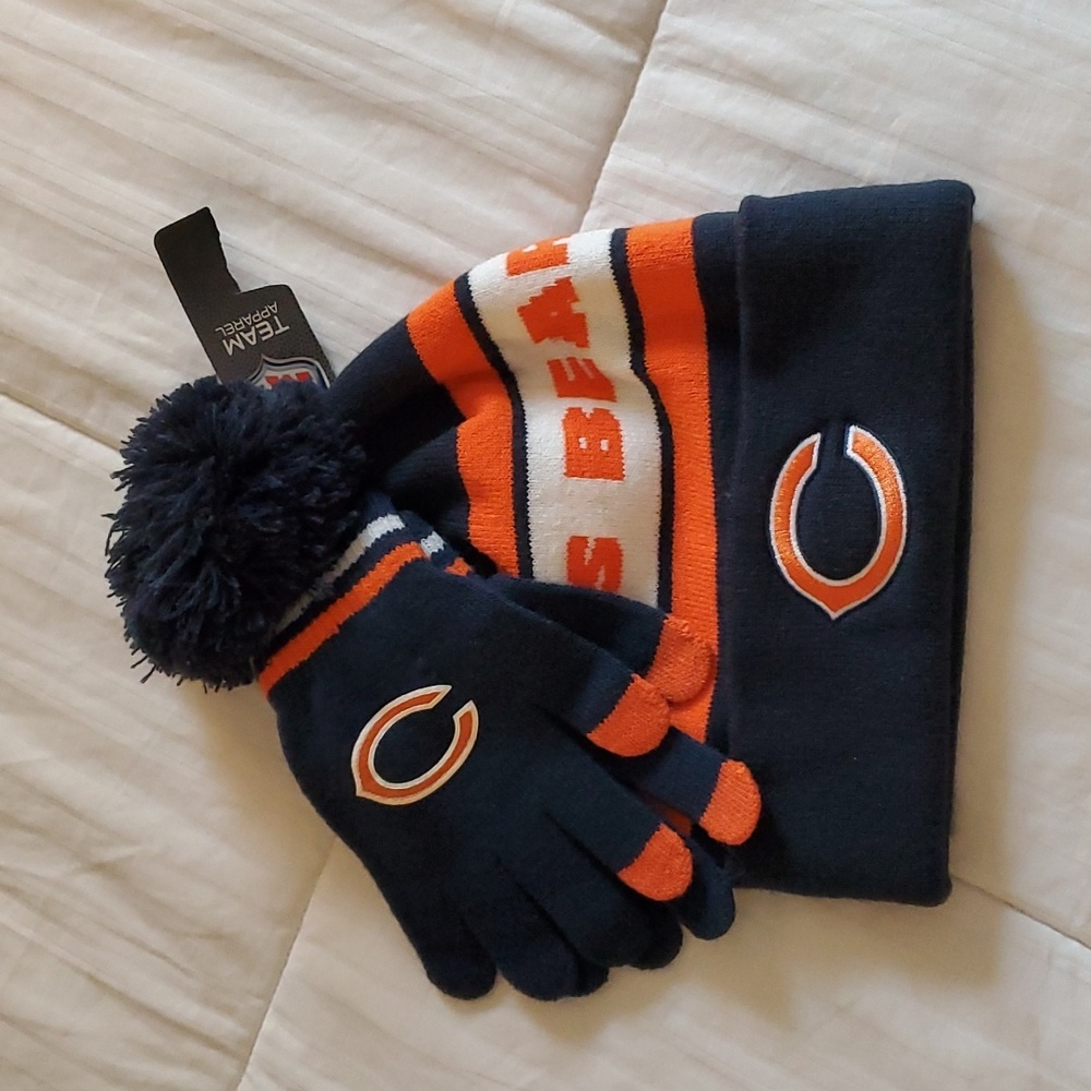 NWT Chicago Bears hat and gloves
